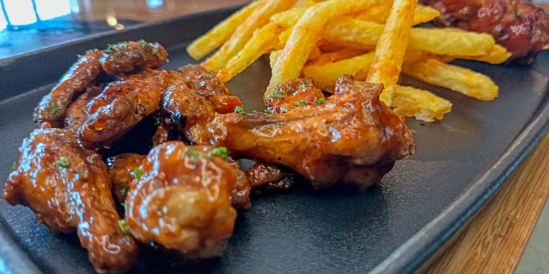 Golden BBQ Wings and Crispy Chips